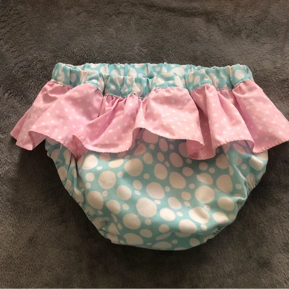 Ruffled Monogrammed “I” Swimsuit size 5 - Picture 4 of 4